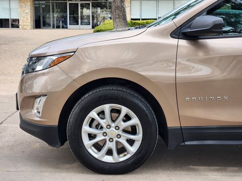 Used 2018 Chevrolet Equinox LS image 9