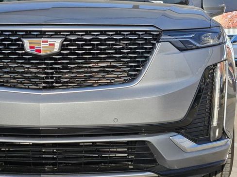 New 2025 Cadillac XT6 Luxury image 6
