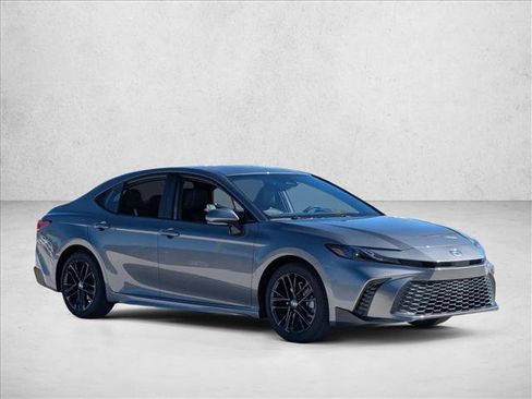 Used 2026 Toyota Camry SE image 7