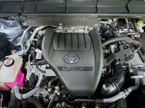 Used 2023 Toyota Highlander XLE image 8