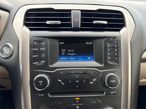 Used 2017 Ford Fusion SE image 15