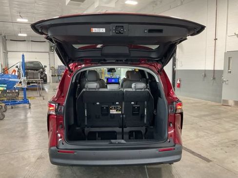 New 2026 Toyota Sienna XLE FWD image 28