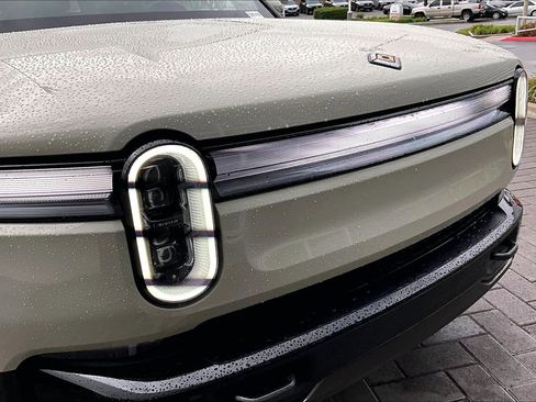 Used 2025 Rivian R1S Premium image 31
