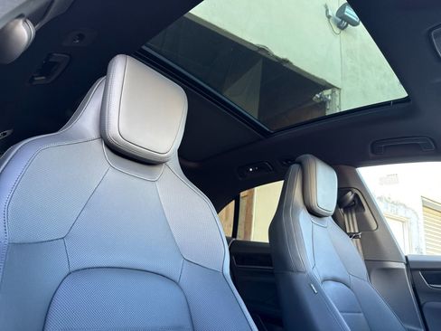 Certified 2025 Porsche Macan Electric RWD image 19