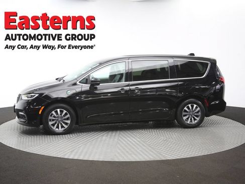 Used 2024 Chrysler Pacifica Limited FWD image 59