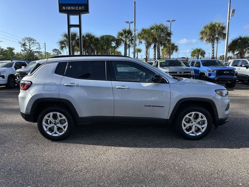 Used 2024 Jeep Compass Latitude image 17