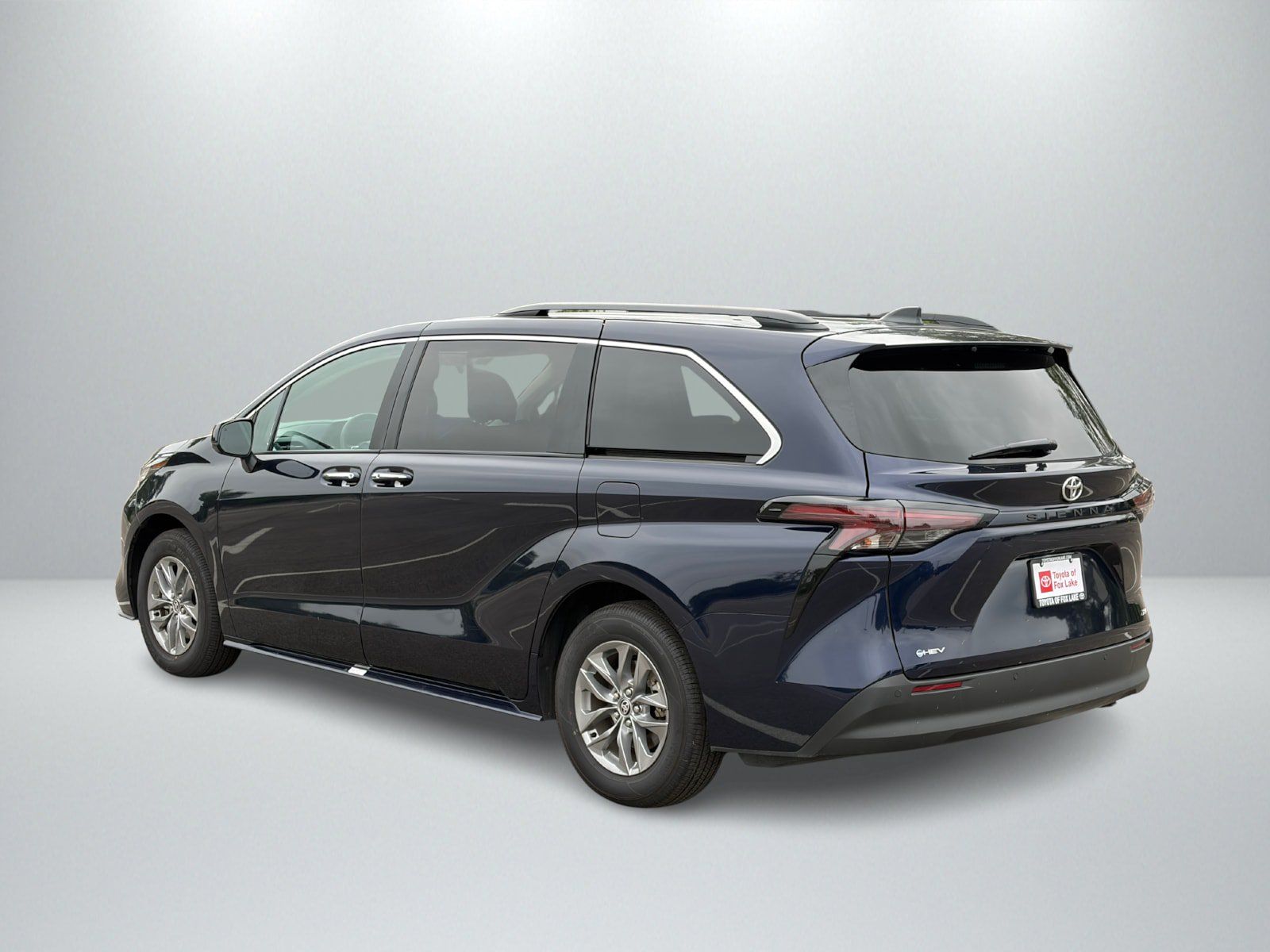 Used 2026 Toyota Sienna XLE FWD image 3