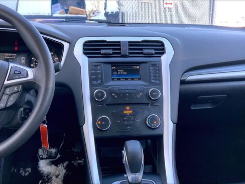 Used 2015 Ford Fusion SE image 7
