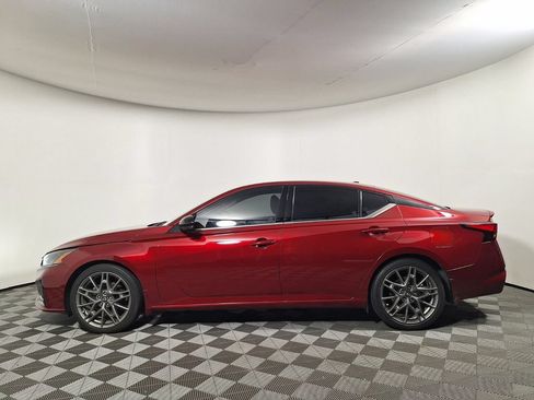 Used 2024 Nissan Altima 2.0 SR FWD image 8