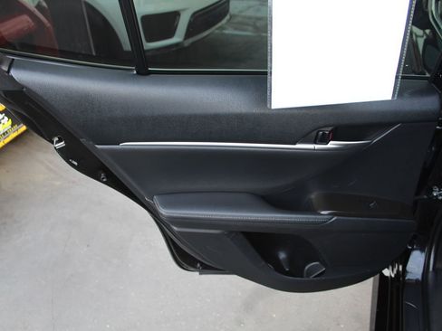 Used 2021 Toyota Camry XLE image 22