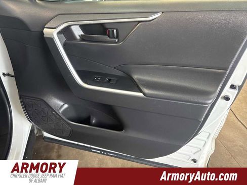 Used 2022 Toyota RAV4 LE image 30