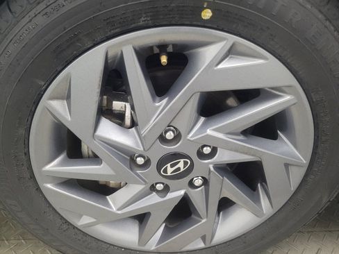 Used 2024 Hyundai Elantra SEL FWD image 31