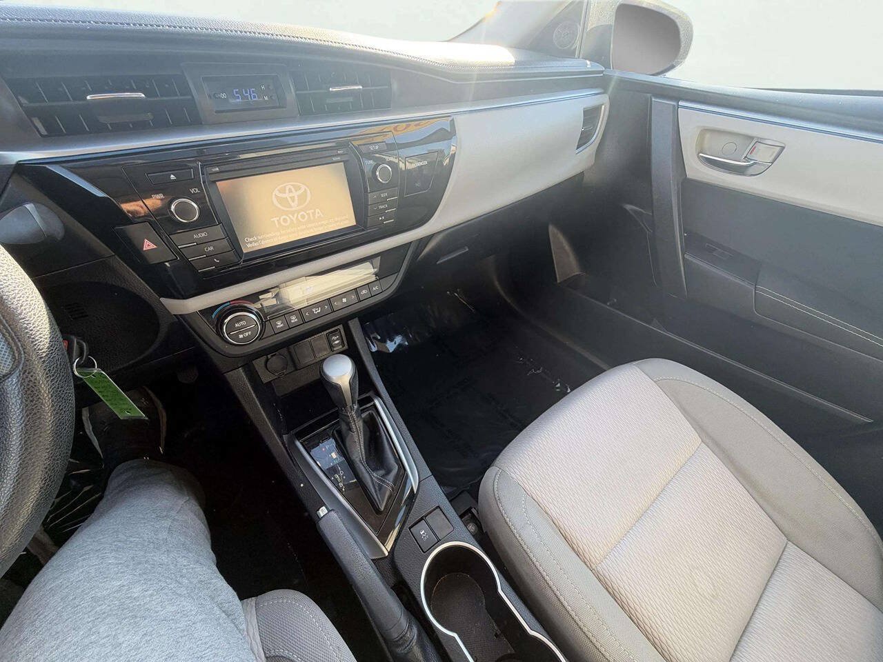 Used 2015 Toyota Corolla LE FWD image 19