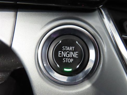 Used 2025 Chevrolet Trax LT w/ LT Convenience Package FWD image 18