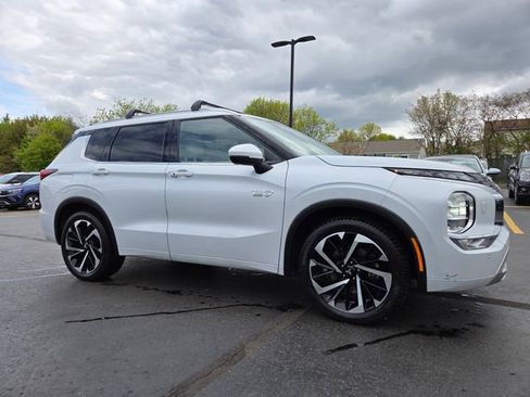 Used 2023 Mitsubishi Outlander SEL AWD/4WD image 3