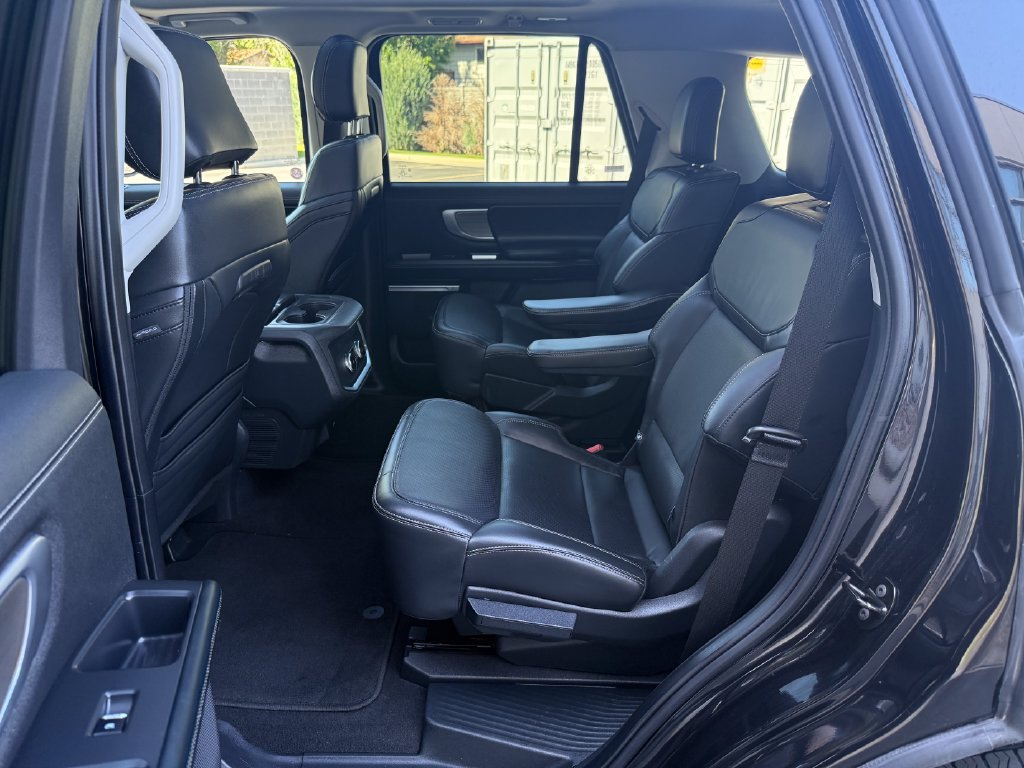 Used 2025 Ford Expedition Platinum AWD/4WD image 34