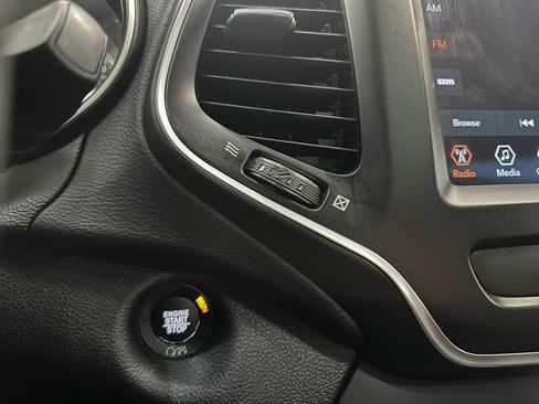 Used 2022 Jeep Cherokee Latitude Lux w/ Sun & Sound Group image 36