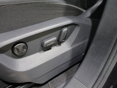 Used 2025 Volkswagen Atlas SE image 11