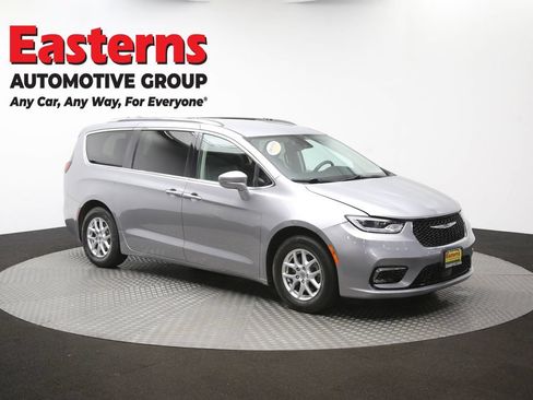 Used 2021 Chrysler Pacifica Touring-L FWD image 51
