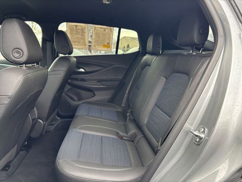 Used 2025 Buick Envista Preferred image 37