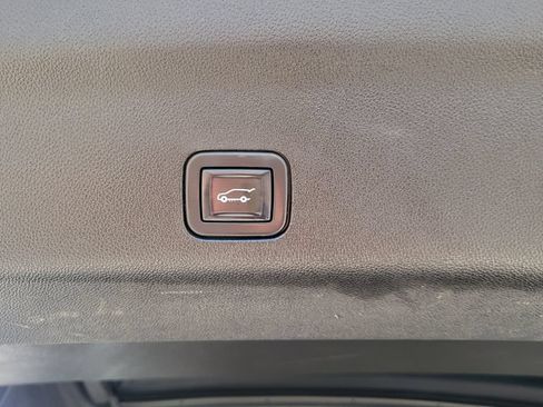Used 2021 Chevrolet Tahoe High Country w/ Premium Package RWD image 16
