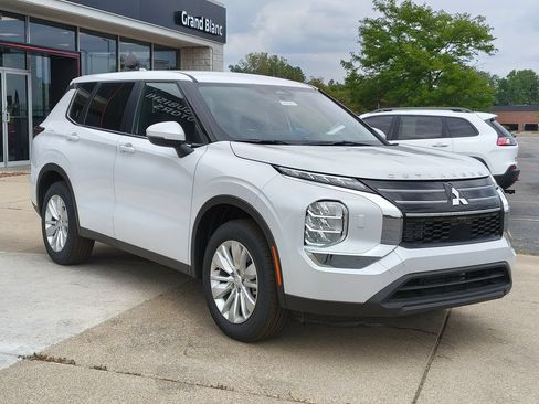 New 2026 Mitsubishi Outlander ES AWD/4WD image 14