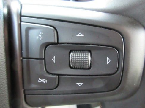 Used 2024 GMC Yukon XL AT4 w/ Technology Package AWD/4WD image 23