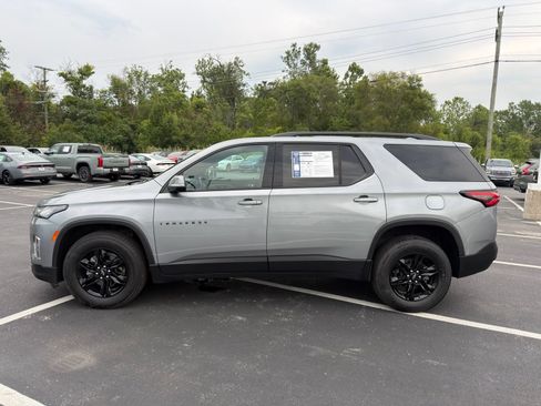 Used 2023 Chevrolet Traverse LT FWD image 3