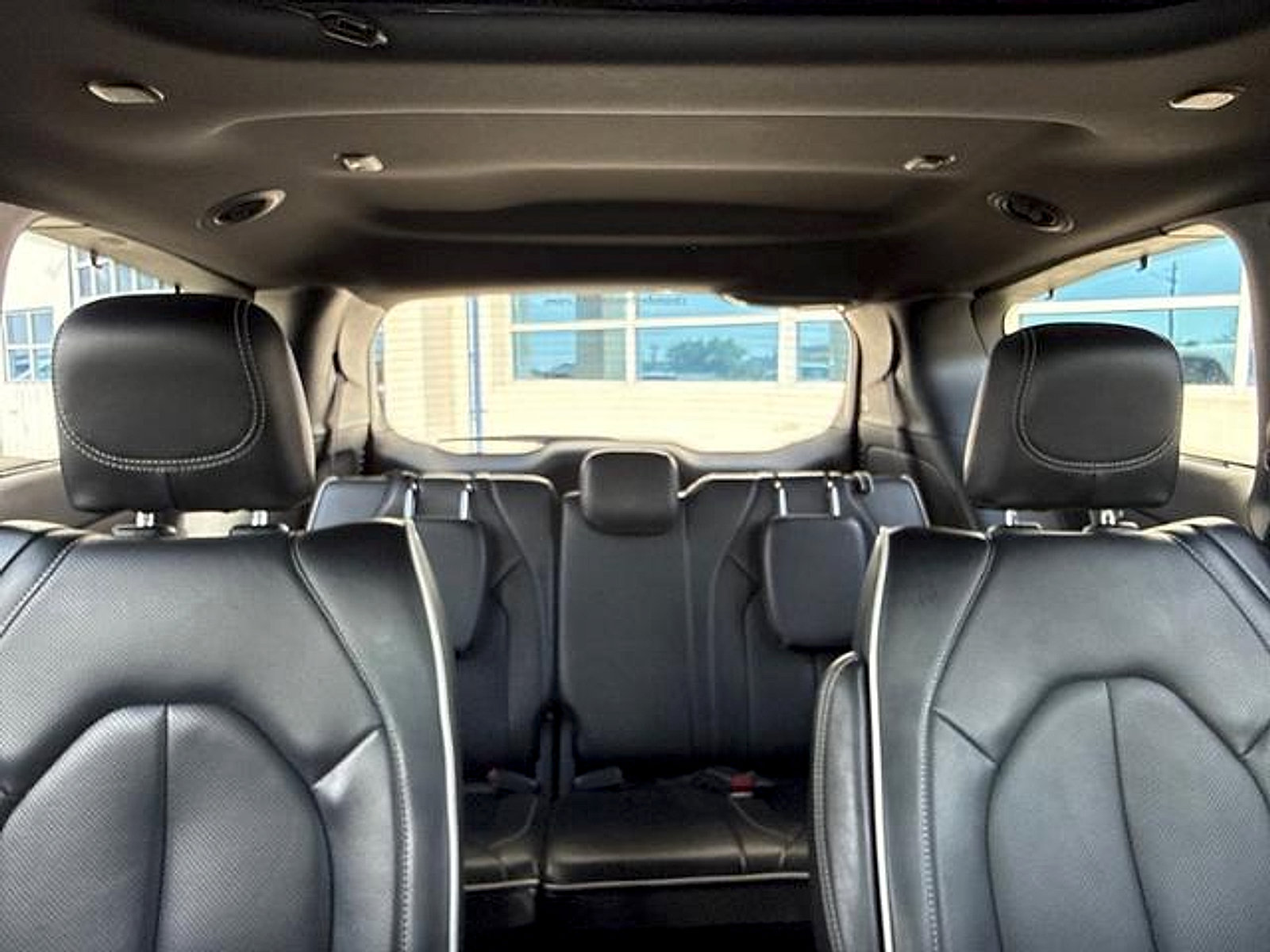 Used 2025 Chrysler Pacifica Limited FWD image 23