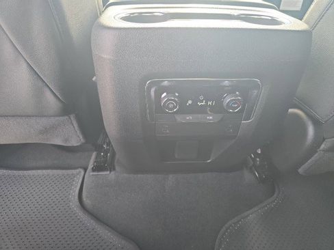 New 2026 Chevrolet Suburban LT image 18