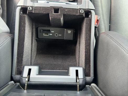 Used 2018 Land Rover Discovery Sport HSE image 23