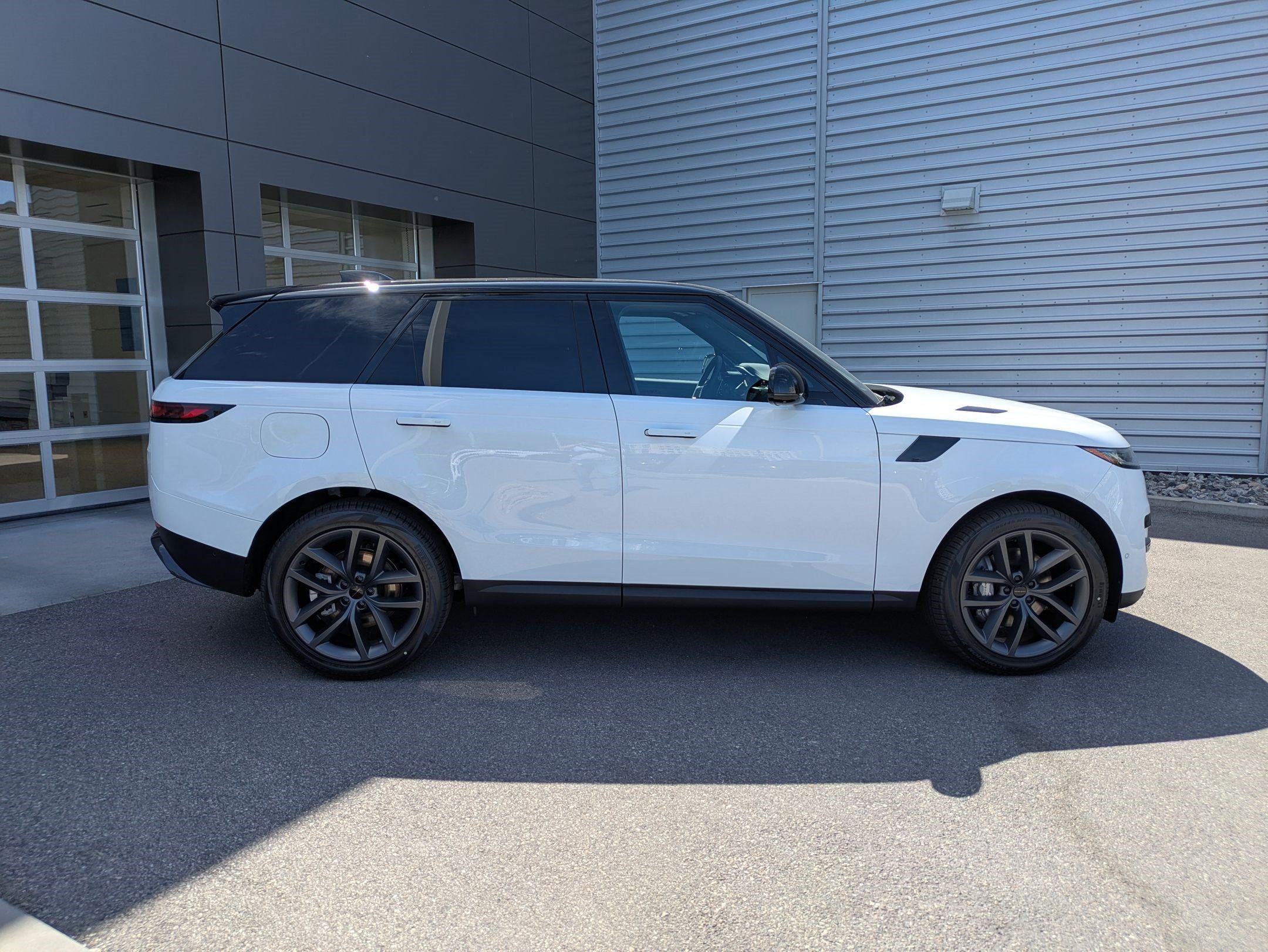 New 2026 Land Rover Range Rover Sport SE AWD/4WD image 4