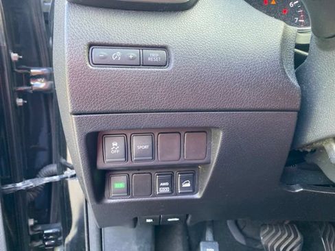 Used 2016 Nissan Rogue S AWD/4WD image 25