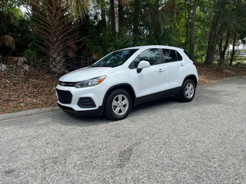 Used 2022 Chevrolet Trax LS w/ Tint and Cruise Package FWD image 6