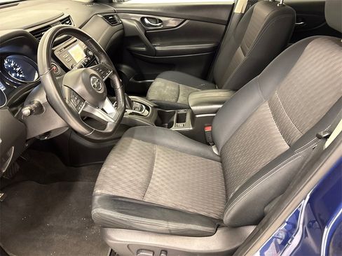 Used 2017 Nissan Rogue SV image 19