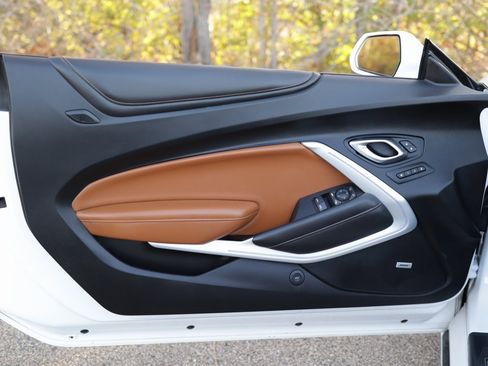 Used 2020 Chevrolet Camaro SS image 31