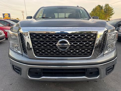 Used 2018 Nissan Titan SV w/ SV Convenience Package RWD image 8