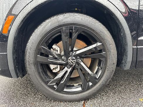Certified 2024 Volkswagen Tiguan SE R-Line image 11