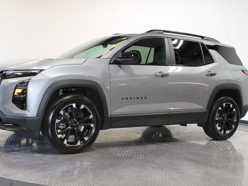 Used 2025 Chevrolet Equinox RS w/ Safety and Technology Package FWD image 6