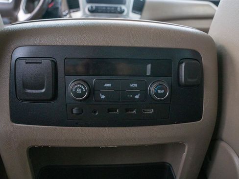 Used 2018 GMC Yukon SLT w/ Premium Edition AWD/4WD image 18