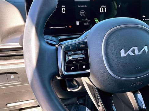 Used 2025 Kia Sorento S image 11