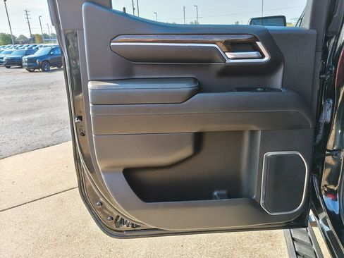 Used 2022 GMC Sierra 1500 Elevation w/ LPO, Elevation Black Package AWD/4WD image 14