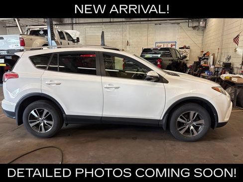 Used 2017 Toyota RAV4 XLE AWD/4WD image 3