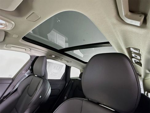 Certified 2026 Volvo XC60 B5 Plus w/ Climate Package PRO image 22