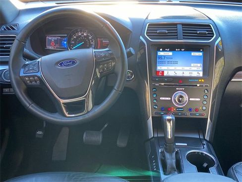 Used 2017 Ford Explorer Limited image 8