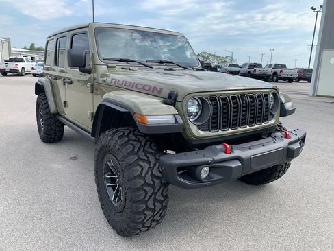 Used 2025 Jeep Wrangler Unlimited Rubicon AWD/4WD image 13