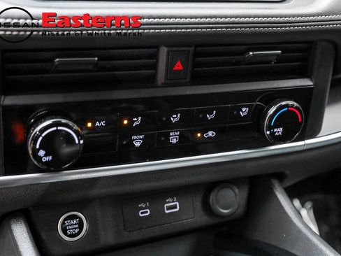 Used 2023 Nissan Rogue S image 27