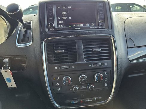 Used 2016 Dodge Grand Caravan SE image 14