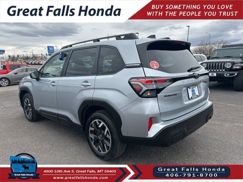 Used 2025 Subaru Forester Premium AWD/4WD image 5