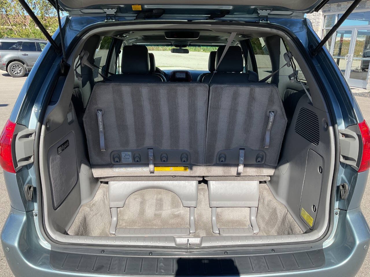 Used 2010 Toyota Sienna XLE w/ Towing Prep Pkg FWD image 36